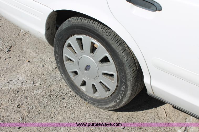 image for item D7875 2006 Ford Crown Victoria Police Interceptor