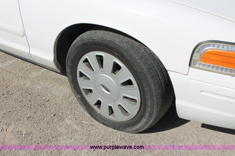 image for item D7875 2006 Ford Crown Victoria Police Interceptor