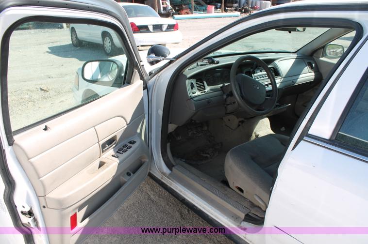 image for item D7875 2006 Ford Crown Victoria Police Interceptor