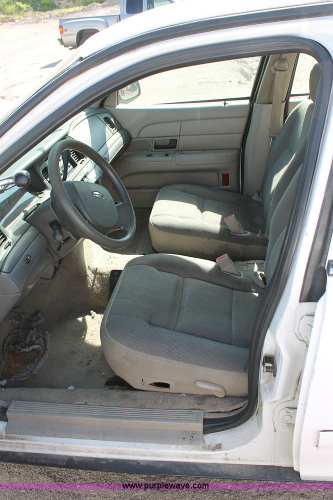 image for item D7875 2006 Ford Crown Victoria Police Interceptor