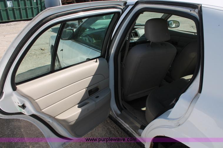 image for item D7875 2006 Ford Crown Victoria Police Interceptor