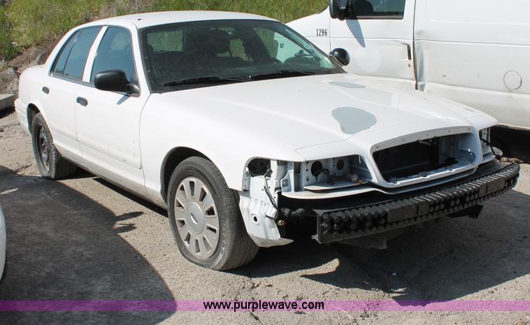 image for item D7876 2007 Ford Crown Victoria Police Interceptor