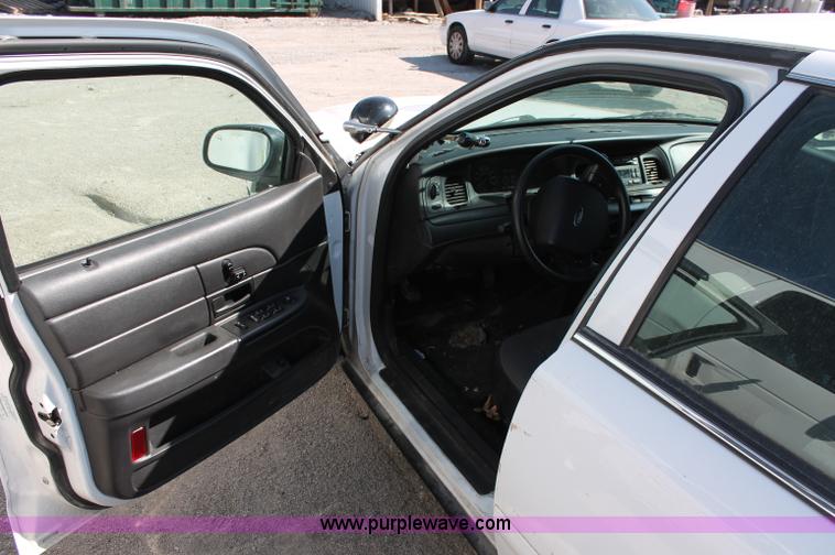 image for item D7876 2007 Ford Crown Victoria Police Interceptor