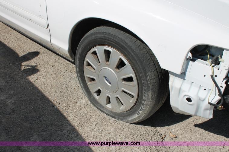 image for item D7876 2007 Ford Crown Victoria Police Interceptor