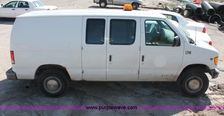 image for item D7877 2001 Ford E350 Econoline van