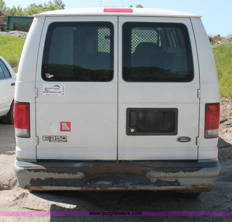 image for item D7877 2001 Ford E350 Econoline van