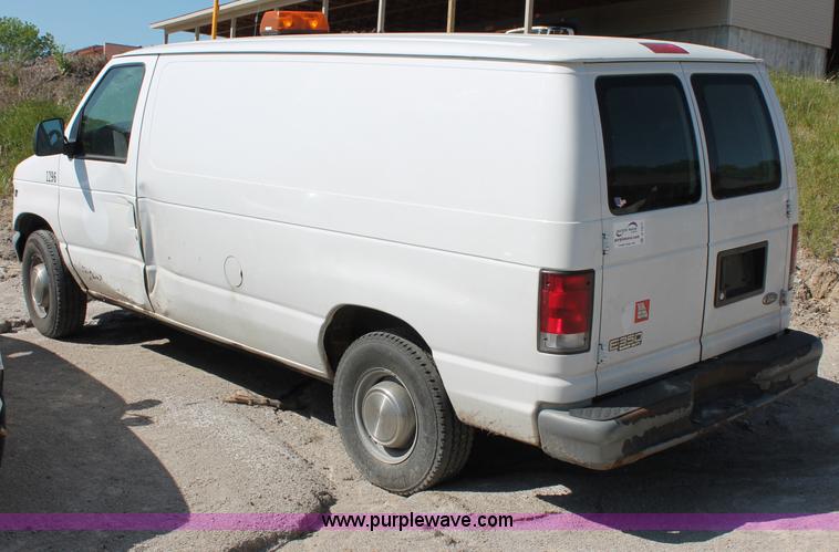 image for item D7877 2001 Ford E350 Econoline van