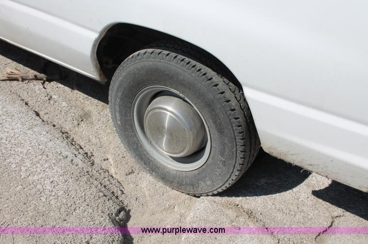 image for item D7877 2001 Ford E350 Econoline van