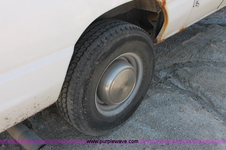 image for item D7877 2001 Ford E350 Econoline van