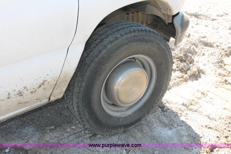 image for item D7877 2001 Ford E350 Econoline van