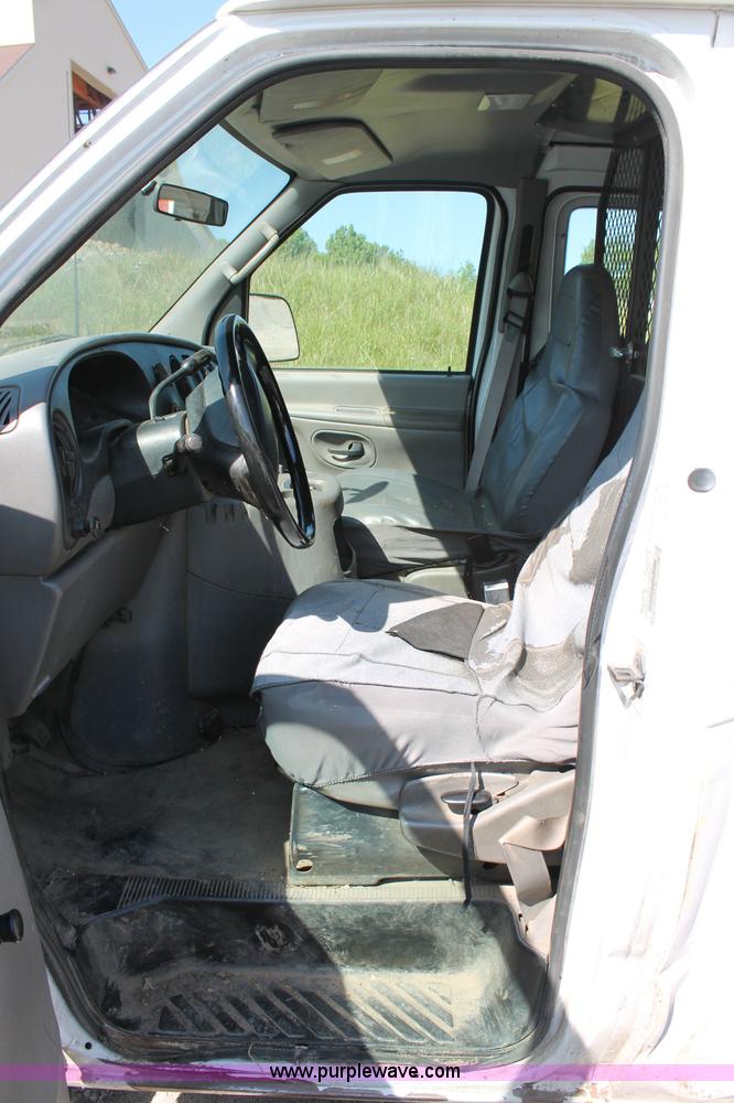 image for item D7877 2001 Ford E350 Econoline van