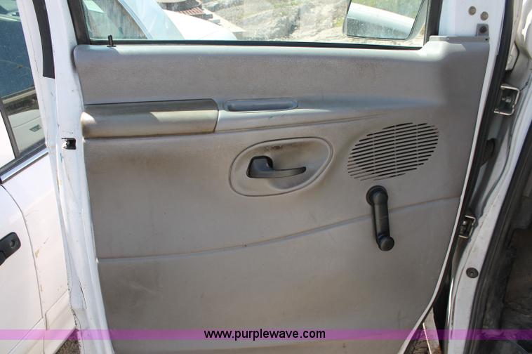 image for item D7877 2001 Ford E350 Econoline van