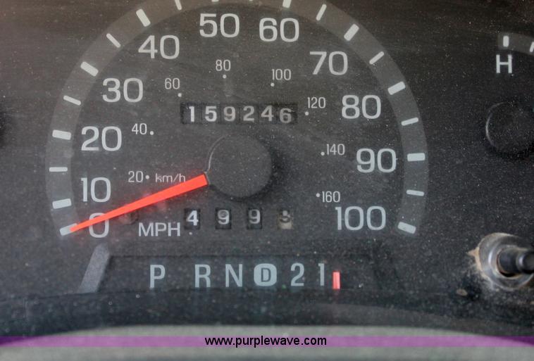 image for item D7877 2001 Ford E350 Econoline van