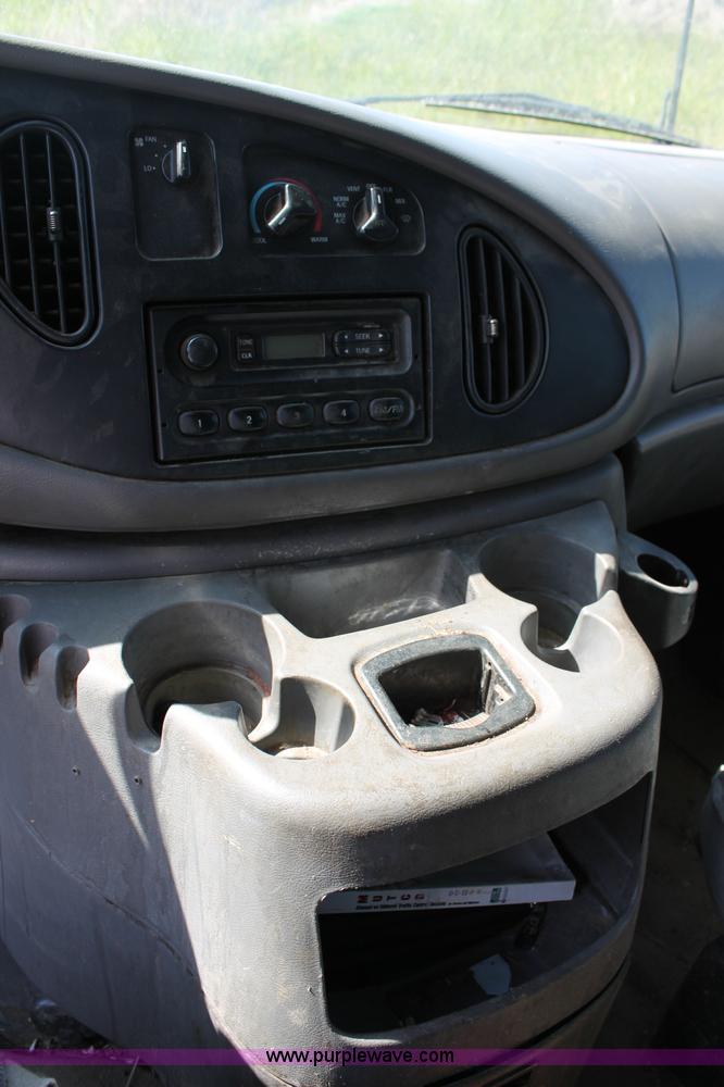 image for item D7877 2001 Ford E350 Econoline van