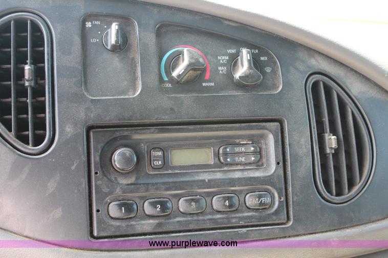 image for item D7877 2001 Ford E350 Econoline van
