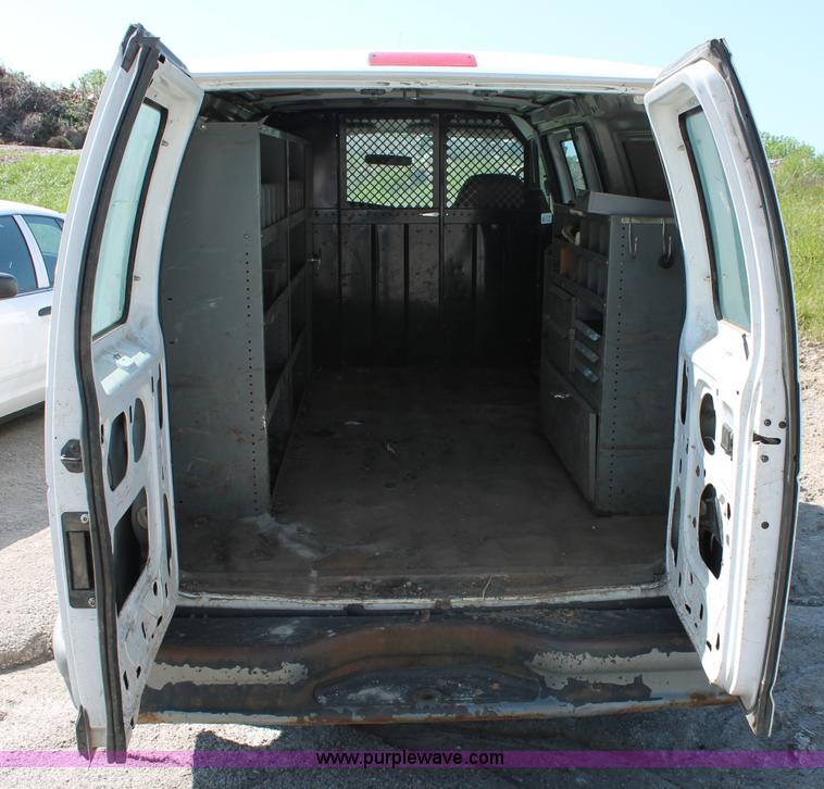 image for item D7877 2001 Ford E350 Econoline van