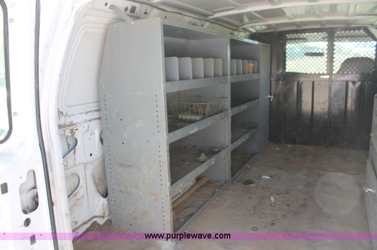 image for item D7877 2001 Ford E350 Econoline van