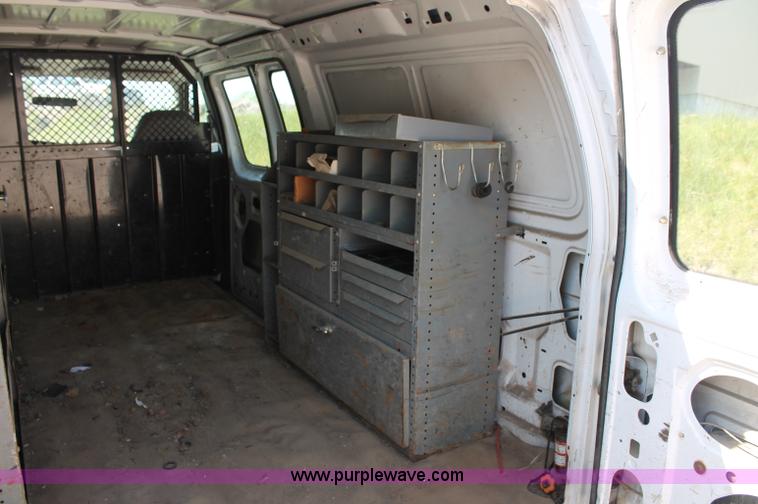 image for item D7877 2001 Ford E350 Econoline van