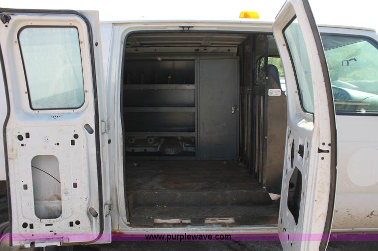 image for item D7877 2001 Ford E350 Econoline van