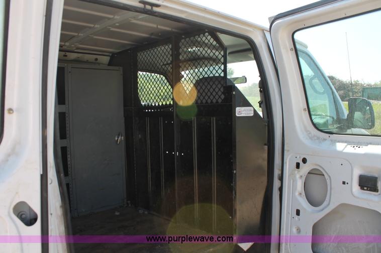 image for item D7877 2001 Ford E350 Econoline van