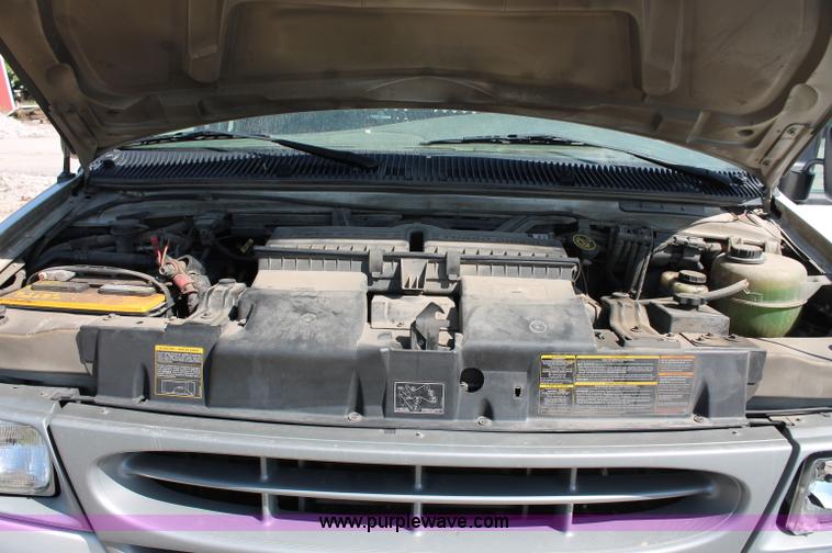 image for item D7877 2001 Ford E350 Econoline van