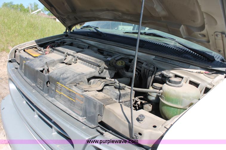 image for item D7877 2001 Ford E350 Econoline van