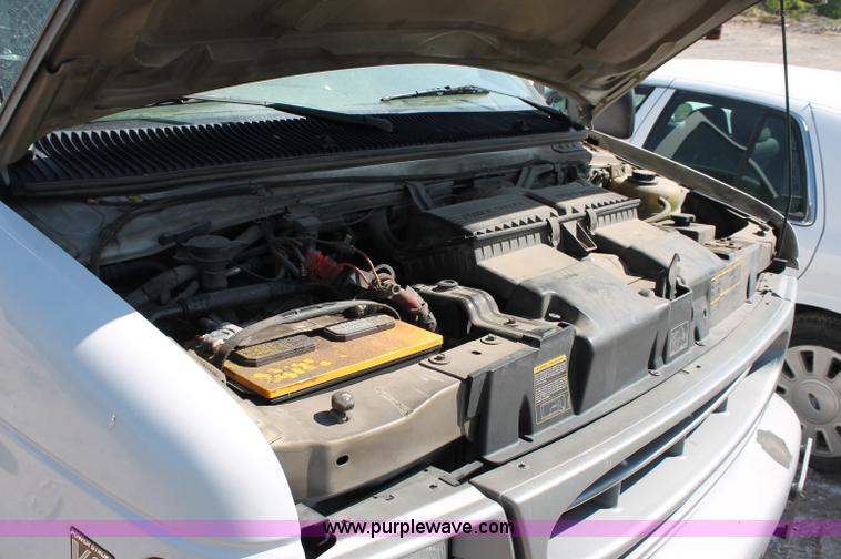 image for item D7877 2001 Ford E350 Econoline van