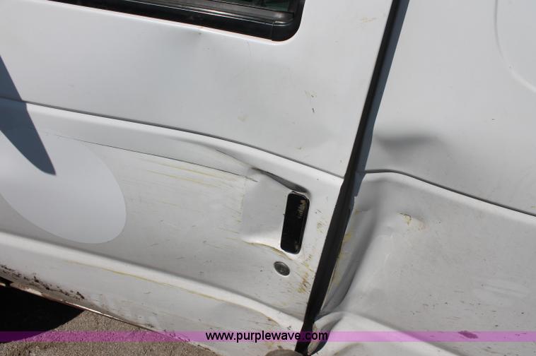 image for item D7877 2001 Ford E350 Econoline van