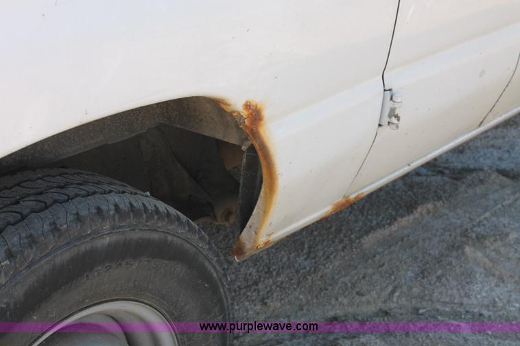 image for item D7877 2001 Ford E350 Econoline van