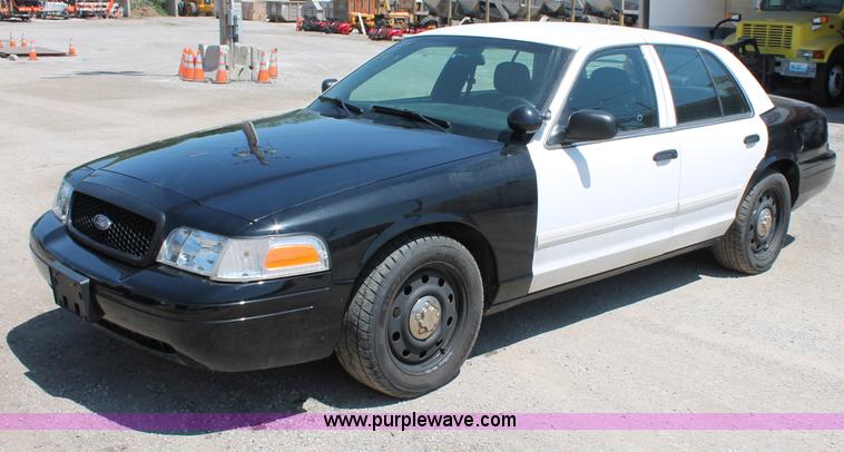 image for item D7879 2010 Ford Crown Victoria Police Interceptor