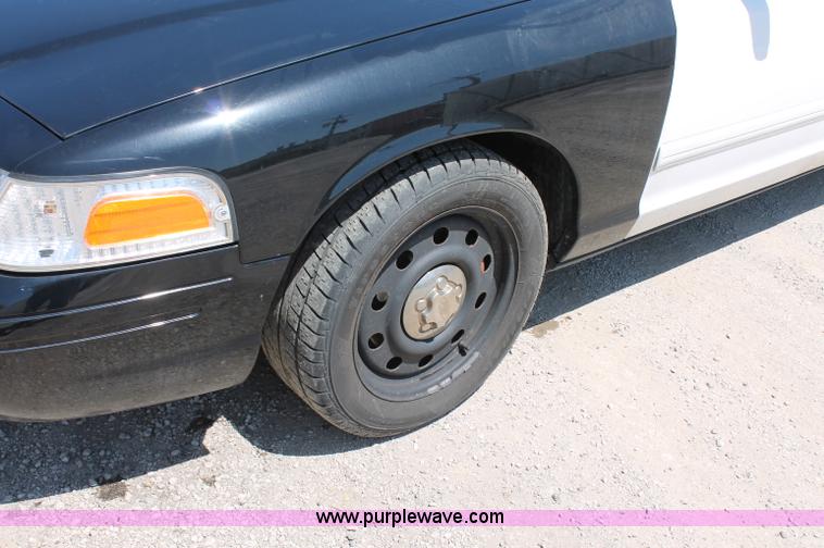 image for item D7879 2010 Ford Crown Victoria Police Interceptor