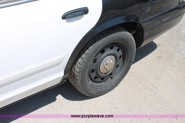 image for item D7879 2010 Ford Crown Victoria Police Interceptor