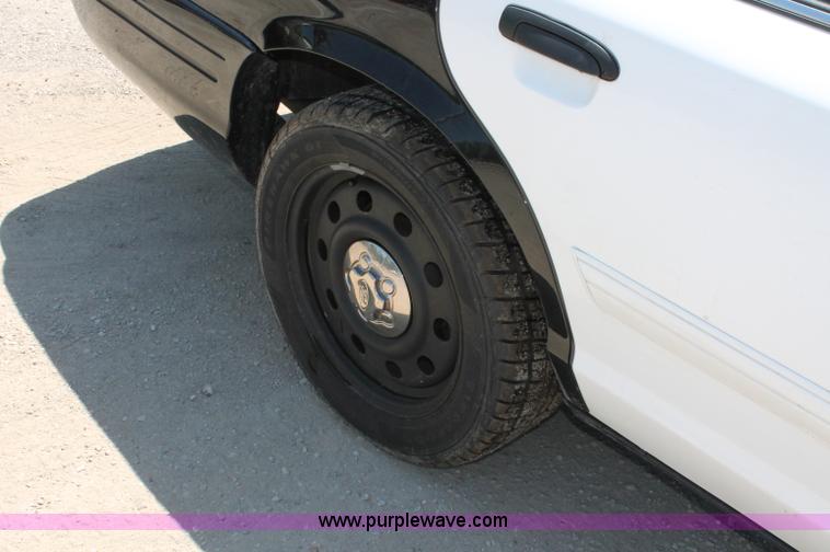 image for item D7879 2010 Ford Crown Victoria Police Interceptor