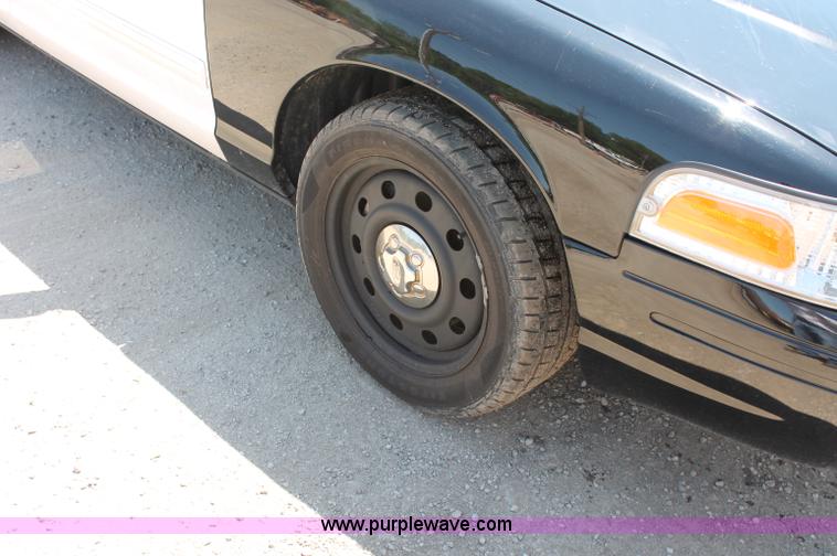image for item D7879 2010 Ford Crown Victoria Police Interceptor