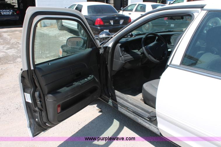 image for item D7879 2010 Ford Crown Victoria Police Interceptor