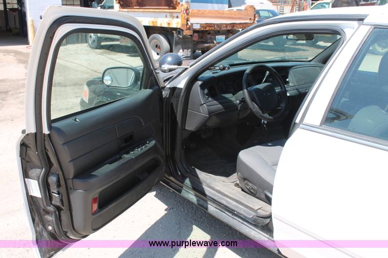 image for item D7881 2008 Ford Crown Victoria Police Interceptor