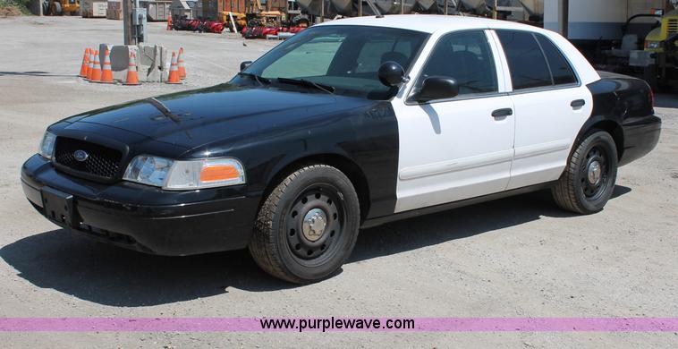 image for item D7882 2006 Ford Crown Victoria Police Interceptor