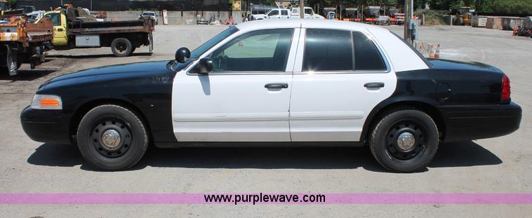 image for item D7882 2006 Ford Crown Victoria Police Interceptor