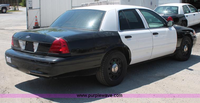 image for item D7882 2006 Ford Crown Victoria Police Interceptor