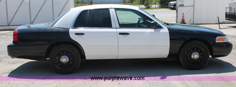 image for item D7882 2006 Ford Crown Victoria Police Interceptor