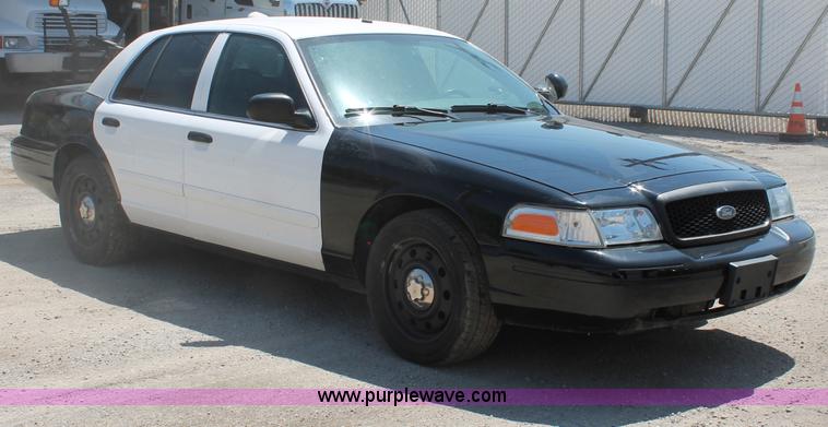 image for item D7882 2006 Ford Crown Victoria Police Interceptor