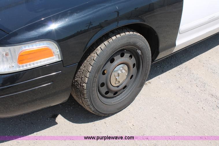 image for item D7882 2006 Ford Crown Victoria Police Interceptor