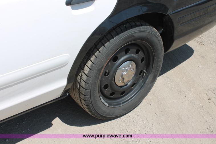 image for item D7882 2006 Ford Crown Victoria Police Interceptor