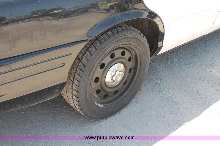 image for item D7882 2006 Ford Crown Victoria Police Interceptor