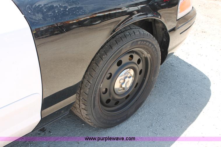 image for item D7882 2006 Ford Crown Victoria Police Interceptor