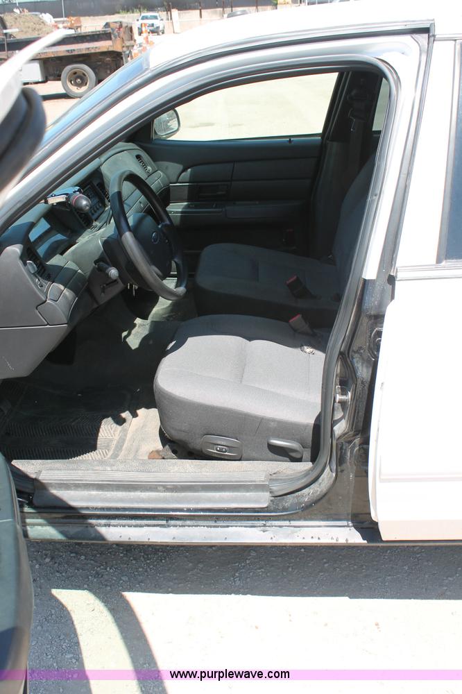 image for item D7882 2006 Ford Crown Victoria Police Interceptor