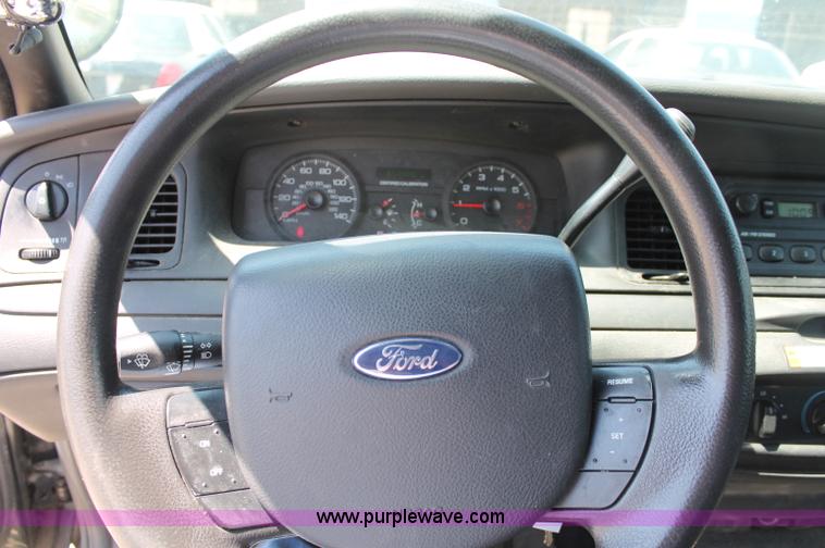 image for item D7882 2006 Ford Crown Victoria Police Interceptor