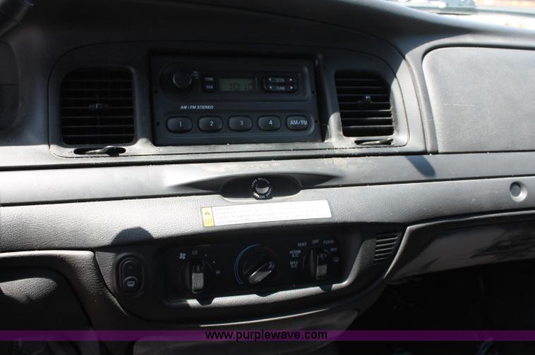 image for item D7882 2006 Ford Crown Victoria Police Interceptor
