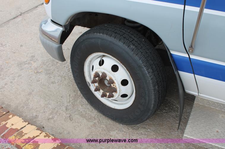 image for item D7904 1999 Ford E350 Econoline Super Duty transit bus