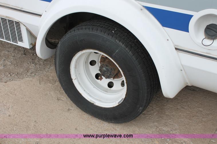 image for item D7904 1999 Ford E350 Econoline Super Duty transit bus